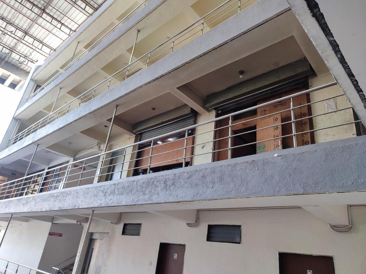 Hotel Vraj Rajpipla Exterior photo